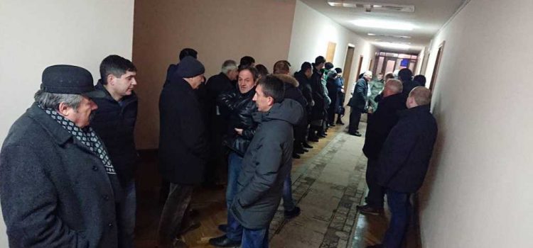 Жителі Тисменичан під ОДА вимагають приєднання до Івано-Франківської ОТГ