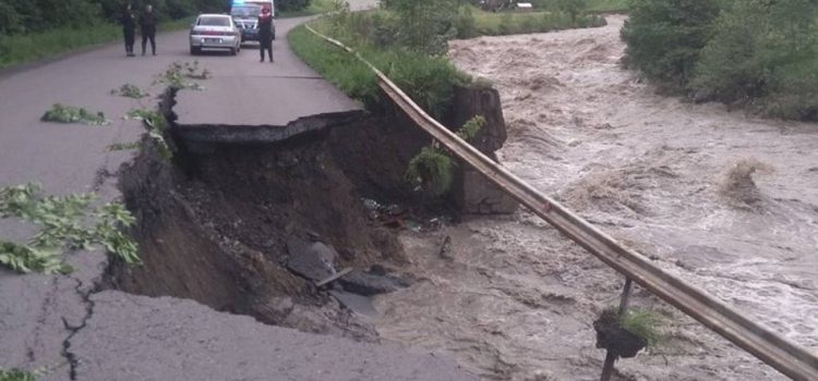 На Верховинщині розчистили дорогу до гірського села Дземброня